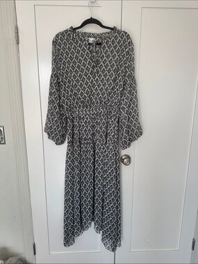 Women’s Black & White Print Midi Dress by Misa
